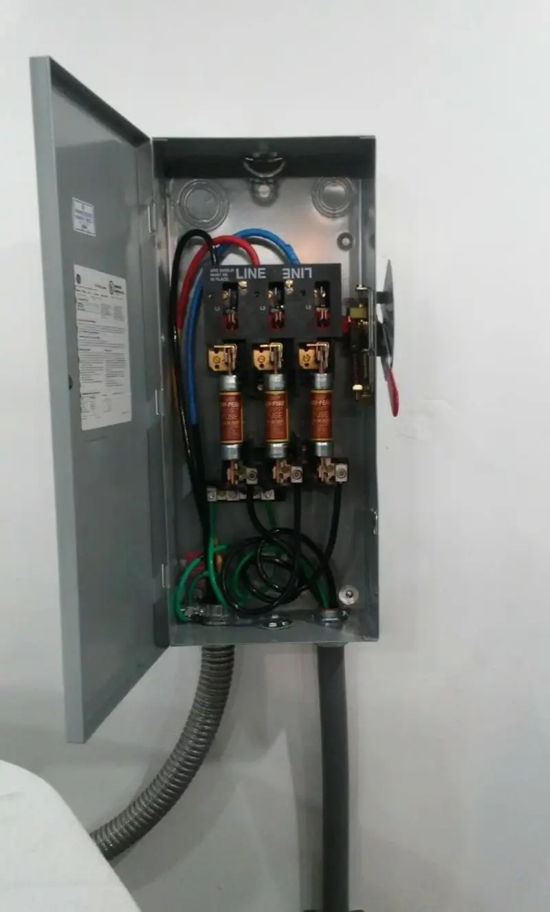 Three-phase disconnect switch installed for Smoke Detector Installation in Esperance